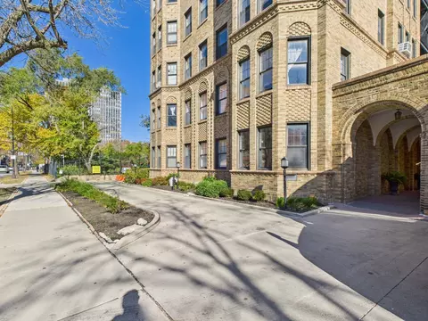 7321 S South Shore Dr #7D, Chicago, IL 60649