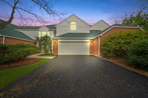 114 Woodbury Ln, Lake Bluff, IL 60044