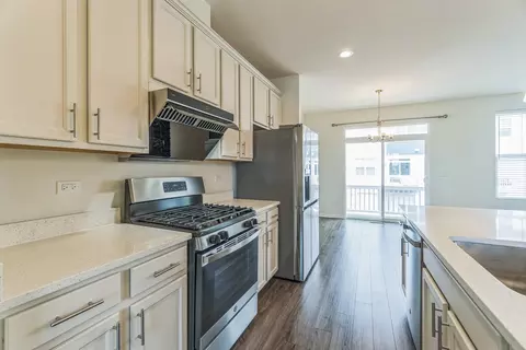 Kitchen - 4138 Irving Rd, Aurora, IL 60504 photo 2 of 5