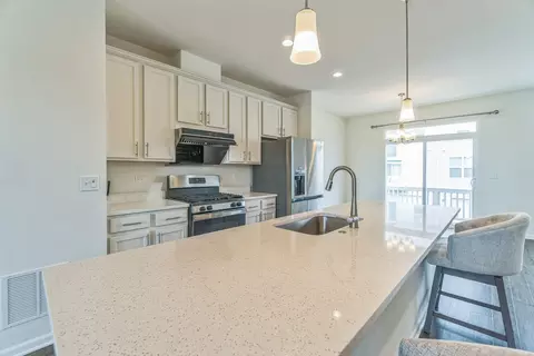 Kitchen - 4138 Irving Rd, Aurora, IL 60504 photo 3 of 5