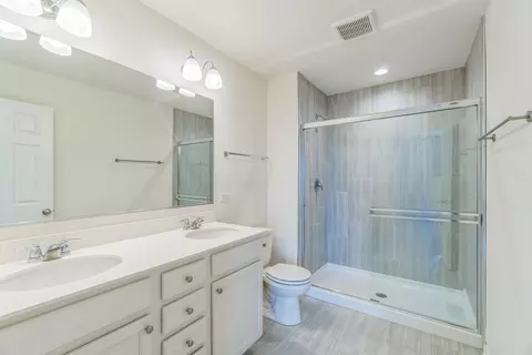 Bath - 4138 Irving Rd, Aurora, IL 60504 photo 1 of 4