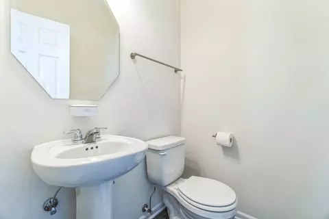 Bath - 4138 Irving Rd, Aurora, IL 60504 photo 3 of 4