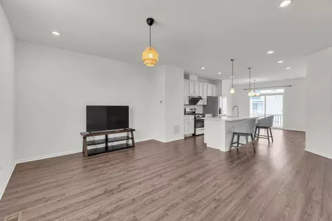 Living - 4138 Irving Rd, Aurora, IL 60504 photo 3 of 4