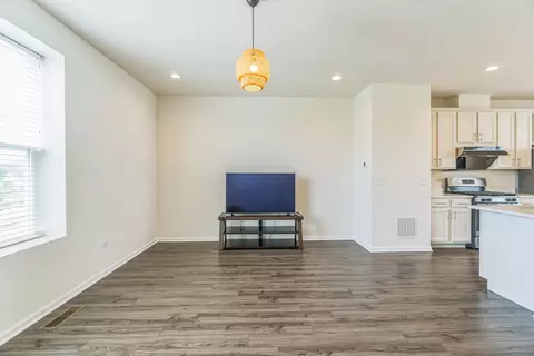 Living - 4138 Irving Rd, Aurora, IL 60504 photo 4 of 4