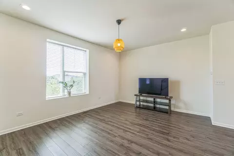 Living - 4138 Irving Rd, Aurora, IL 60504 photo 2 of 4