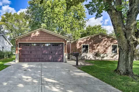 1218 S 7th St, Saint Charles, IL 60174