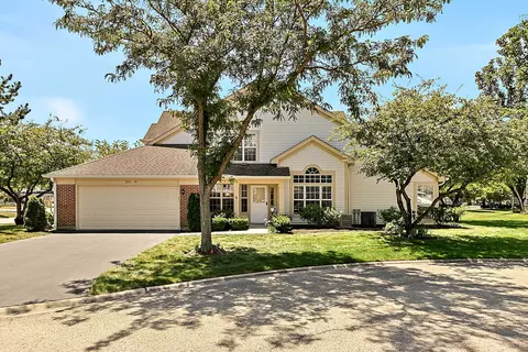 371 Ashford Cir #4, Bartlett, IL 60103