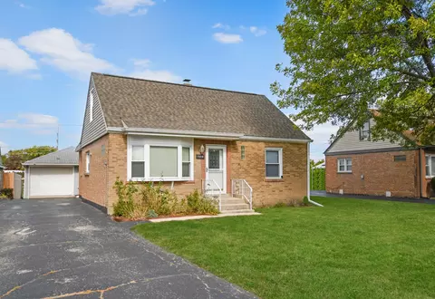 7828 Suburban Ln, Bridgeview, IL 60455