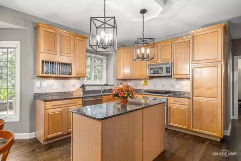 3611 Grassmere Rd, Naperville, IL 60564 photo 2