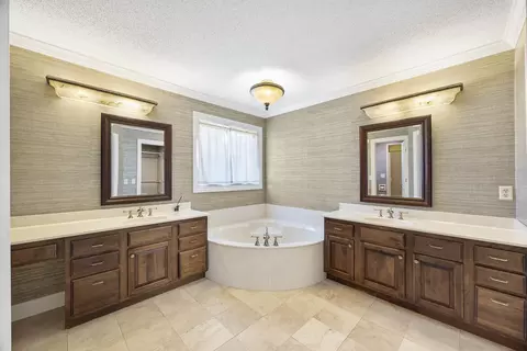 Bath - 3211 Leafy Ln, Bloomington, IL 61704 photo 1 of 8