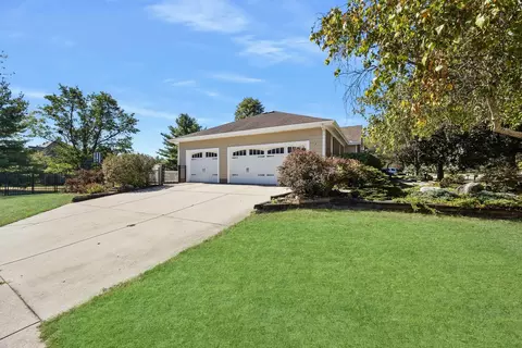 Exterior - 3211 Leafy Ln, Bloomington, IL 61704 photo 7 of 12