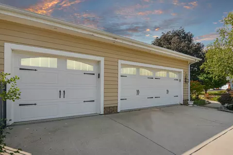 Exterior - 3211 Leafy Ln, Bloomington, IL 61704 photo 12 of 12
