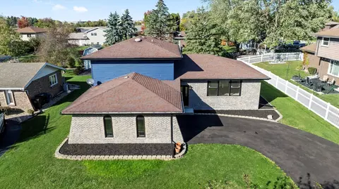 513 Chestnut Ln, Beecher, IL 60401