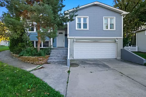 3 Oakview Ct, Woodridge, IL 60517