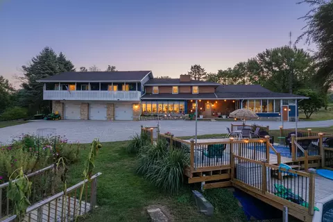 1409 Butchers Ln, Bloomington, IL 61701