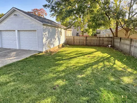 Exterior - 333 Elm St, Elgin, IL 60123 photo 4 of 4