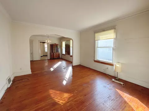 Living - 333 Elm St, Elgin, IL 60123 photo 3 of 5