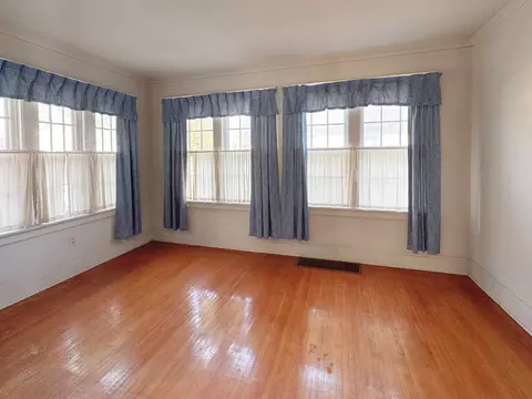 Living - 333 Elm St, Elgin, IL 60123 photo 5 of 5