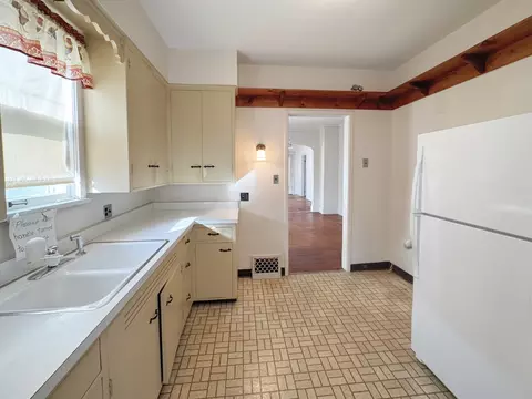 Kitchen - 333 Elm St, Elgin, IL 60123 photo 3 of 3