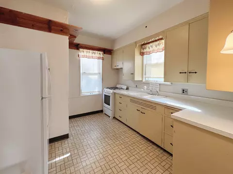 Kitchen - 333 Elm St, Elgin, IL 60123 photo 1 of 3