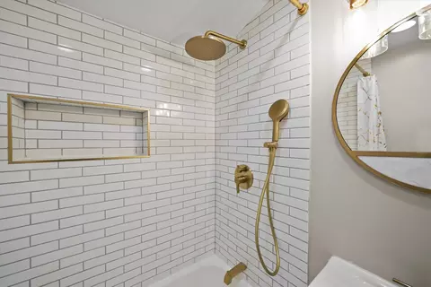 Bath - 2428 S 19th Ave, Broadview, IL 60155 photo 2 of 4