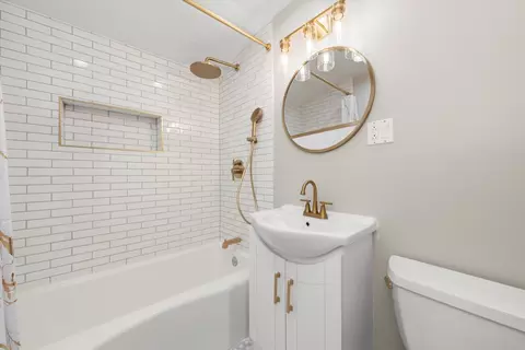 Bath - 2428 S 19th Ave, Broadview, IL 60155 photo 1 of 4