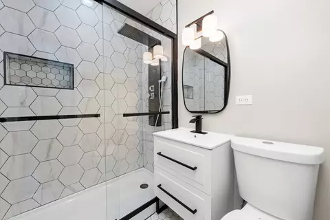Bath - 2428 S 19th Ave, Broadview, IL 60155 photo 3 of 4