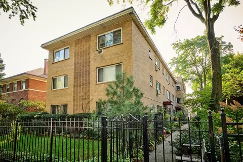 1657 W Farwell Ave #1D, Chicago, IL 60626