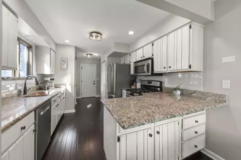 Kitchen - 1056 Devonshire Ave, Naperville, IL 60540 photo 1 of 3