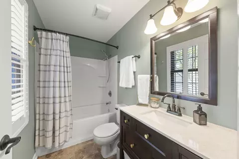 Bath - 1056 Devonshire Ave, Naperville, IL 60540 photo 2 of 3
