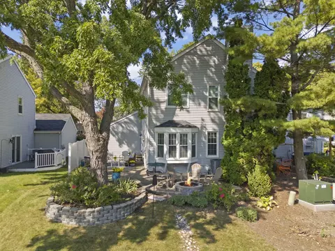 Exterior - 1056 Devonshire Ave, Naperville, IL 60540 photo 8 of 9