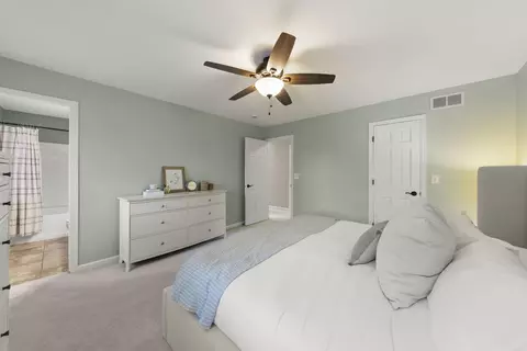 Bedroom - 1056 Devonshire Ave, Naperville, IL 60540 photo 2 of 5