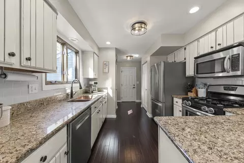 Kitchen - 1056 Devonshire Ave, Naperville, IL 60540 photo 2 of 3