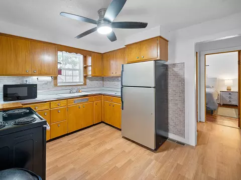 Kitchen - 281 E North End Ave, Elmhurst, IL 60126 photo 2 of 2