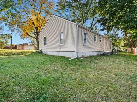 Exterior - 281 E North End Ave, Elmhurst, IL 60126 photo 3 of 4
