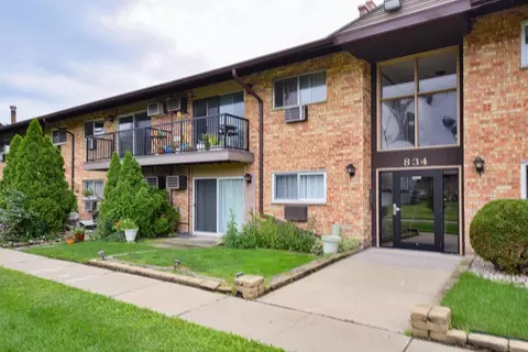 834 E Old Willow Rd #210, Prospect Heights, IL 60070
