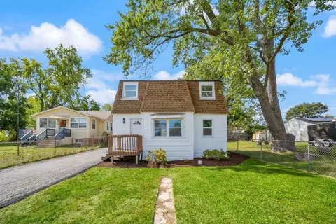 1334 N Lake Shore Dr, Round Lake Beach, IL 60073