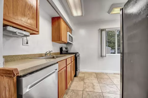 Kitchen - 2950 Bernice Rd, Lansing, IL 60438 photo 2 of 3