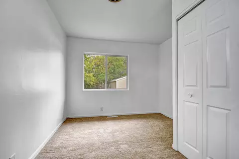 Bedroom - 2950 Bernice Rd, Lansing, IL 60438 photo 2 of 3