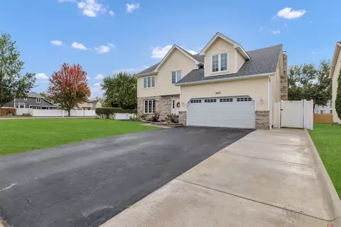 560 Valleyview Dr, Bartlett, IL 60103 photo 3