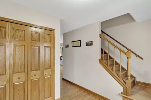 560 Valleyview Dr, Bartlett, IL 60103 photo 11
