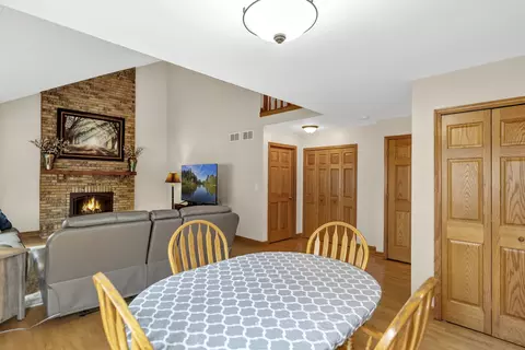 560 Valleyview Dr, Bartlett, IL 60103 photo 25