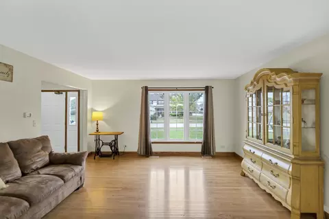 560 Valleyview Dr, Bartlett, IL 60103 photo 14