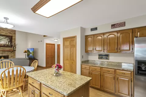 560 Valleyview Dr, Bartlett, IL 60103 photo 23