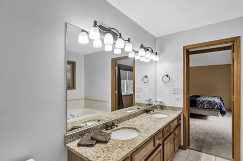 560 Valleyview Dr, Bartlett, IL 60103 photo 34