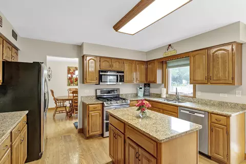 560 Valleyview Dr, Bartlett, IL 60103 photo 20