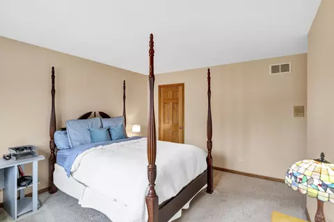 560 Valleyview Dr, Bartlett, IL 60103 photo 38
