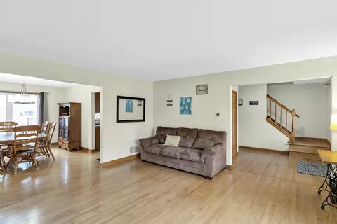 560 Valleyview Dr, Bartlett, IL 60103 photo 13