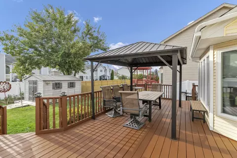560 Valleyview Dr, Bartlett, IL 60103 photo 9