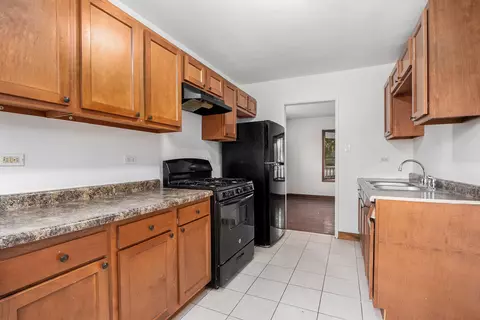 Kitchen - 17153 Burnham Ave, Lansing, IL 60438 photo 1 of 1